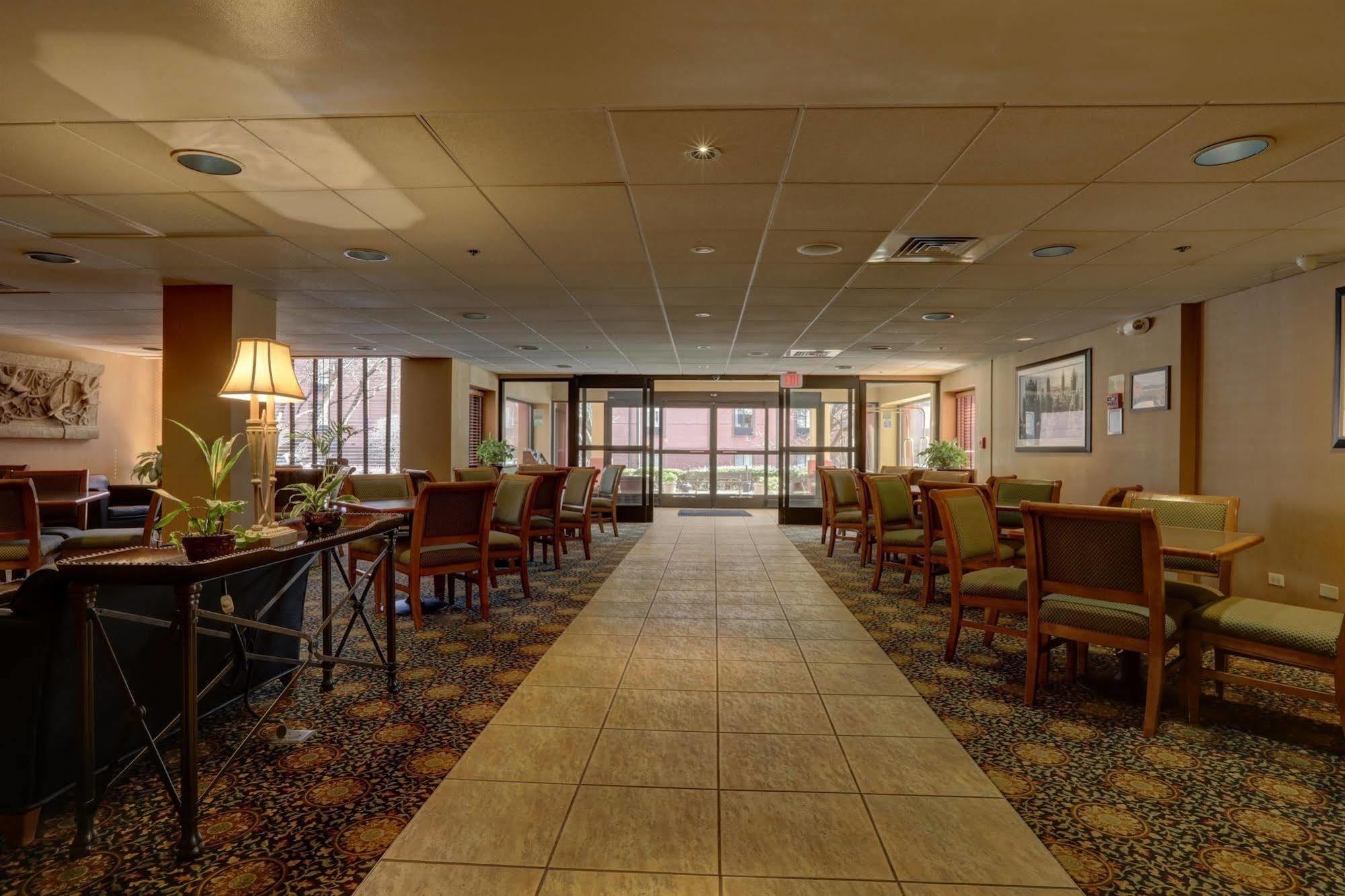 Surestay Plus Hotel By Best Western Chicago Lombard Exterior photo